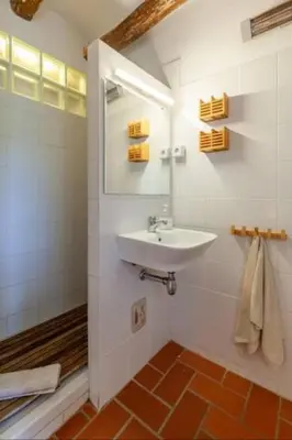 Un baño de Cal Joanet, acollidora caseta a Gratallops