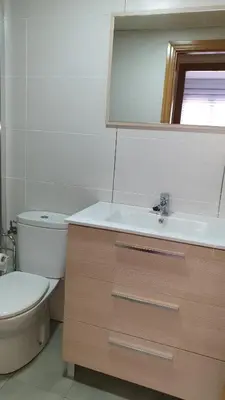 Un baño de El Llano I, parada en el destino