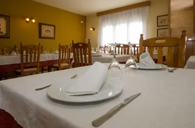 Un restaurante o sitio para comer en Casa Puyuelo Tierrantona