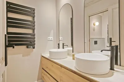 Un baño de Luderna - Casa con jardín Bedrera