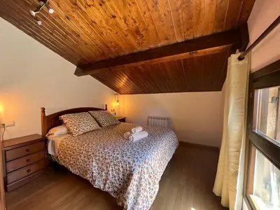 Cama o camas de una habitación en Duplex La Valle Ordesa-Ainsa