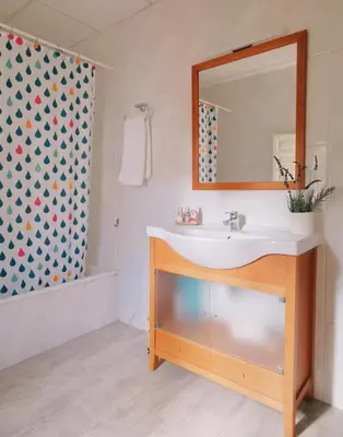 Un baño de Les violetes