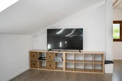 Una televisión o centro de entretenimiento en EL MIRADOR DE SABAYÉS