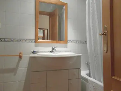 Un baño de B25 - La Granja, Bajo con jardín - Villmor