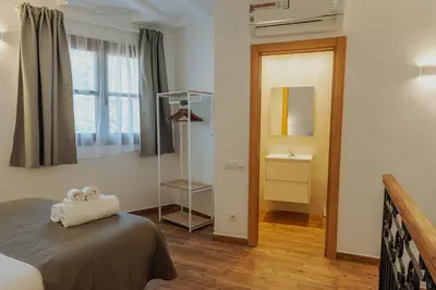 Cama o camas de una habitación en Apartamentos Destino Alquézar