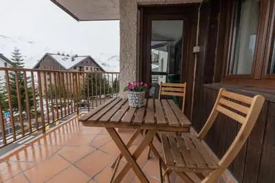 Un balcón o terraza de Anayet - Plaza del Reloj en FORMIGAL - by PIRINEOS 360