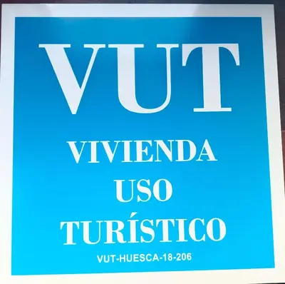 Certificado, premio, señal o documento que está expuesto en Apartamento céntrico, destino Sallent de Gallego