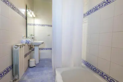 Un baño de LOPENEA