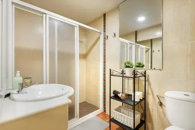 Un baño de Amplio apartamento de montaña con terraza y WiFi