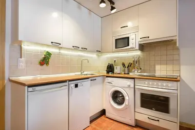 Una cocina o zona de cocina en Amplio apartamento de montaña con terraza y WiFi