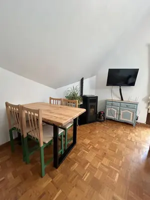 Una televisión o centro de entretenimiento en Ático dúplex con vistas