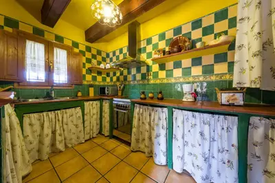 Una cocina o zona de cocina en Casa rural lo Maset de Carmeta