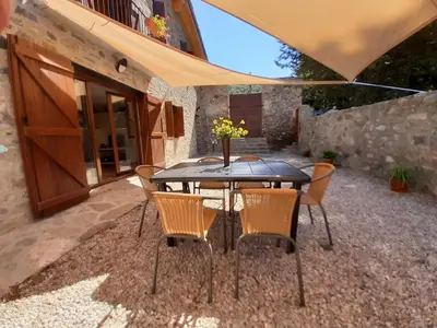Un patio o zona al aire libre en Casa del Pont