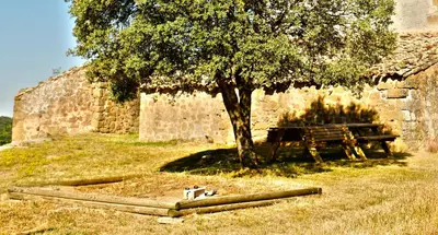 Jardín al aire libre en Masia Manonelles