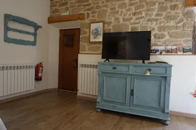 Una televisión o centro de entretenimiento en Estudio Villazón