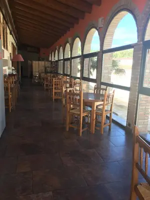Un restaurante o sitio para comer en Hotel La Bodega
