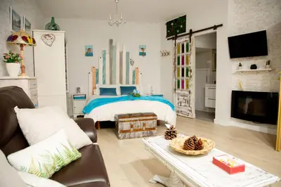 Una televisión o centro de entretenimiento en Apartamentos Rincón de Cantarranas