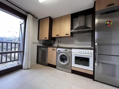 Una cocina o zona de cocina en Escarra - Reformado, acogedor y luminoso, con garaje cubierto y ascensor BY PIRINEOS 360