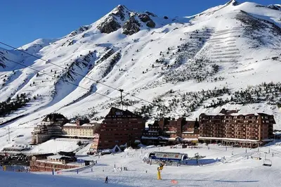 Ático Dúplex reformado con vistas a la montaña en invierno