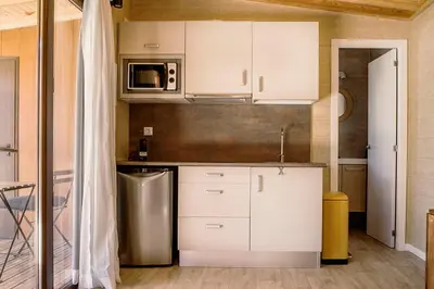 Una cocina o zona de cocina en El Arrebol Comfort Camp