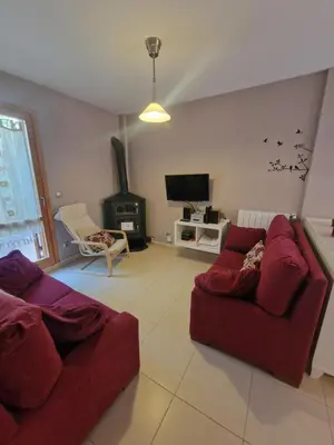 Una televisión o centro de entretenimiento en Casa Arce