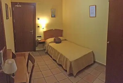 Cama o camas de una habitación en HOTEL GUADALOPE