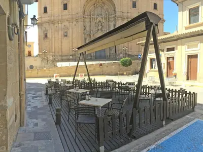 Un restaurante o sitio para comer en HOTEL GUADALOPE