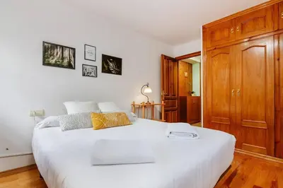 Cama o camas de una habitación en Cantal by Cardi Suites.