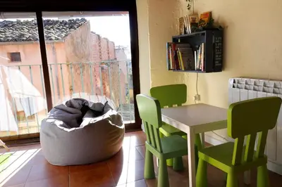 Zona de estar de Cal Xulipa, casa familiar al centre de Tremp