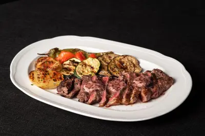 Comida en o cerca de este hotel