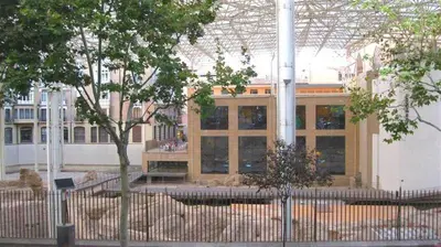 Edificio en el que se encuentra el hostal o pensión