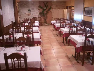 Un restaurante o sitio para comer en Hostal Can Barrina
