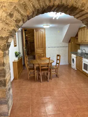 Una cocina o zona de cocina en Vistas a la Montaña en un Pueblo con Encanto.