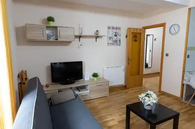 Una televisión o centro de entretenimiento en IBON - sencillo y con wifi BY PIRINEOS360