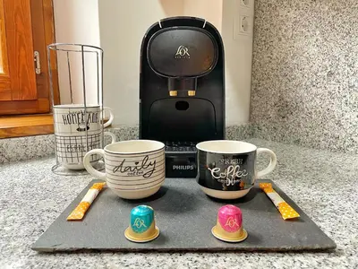Utensilios para hacer té y café en Apartamento Casa Chloe