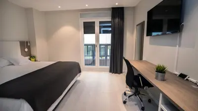 Una televisión o centro de entretenimiento en Hotel Ciudadela Pamplona