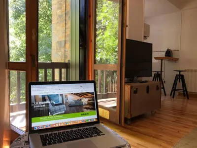 Una televisión o centro de entretenimiento en BPIRINEOS-La casita del Rebeco