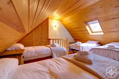 Cama o camas de una habitación en CASA AIGUAMOIX de Alma de Nieve