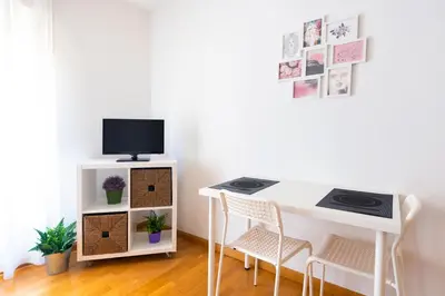 Una televisión o centro de entretenimiento en Piso en c/ Casta Álvarez