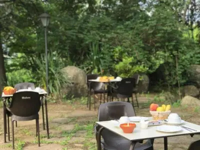 Jardín al aire libre en Hotel Vallibierna