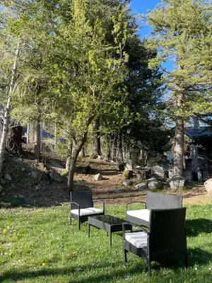 Jardín al aire libre en Hotel Vallibierna