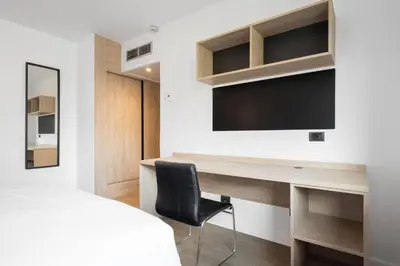 Una televisión o centro de entretenimiento en Micampus Pamplona Student Residence