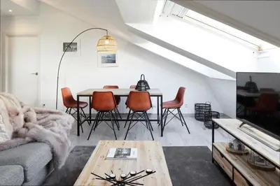 Una televisión o centro de entretenimiento en Irissa by FeelFree Rentals