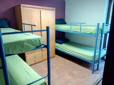Cama o camas de una habitación en Albergue de Canfranc Estación