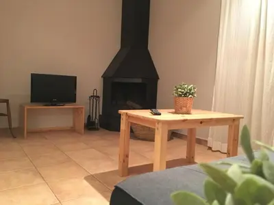 Una televisión o centro de entretenimiento en Apartaments Cal Borda