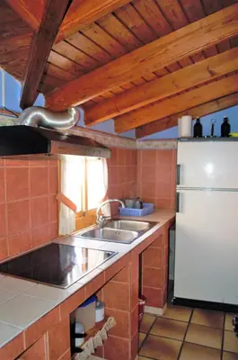 Una cocina o zona de cocina en Casa Rural El Huerto del Trucho
