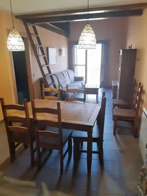 Zona de estar de Apartamentos Farrai llova