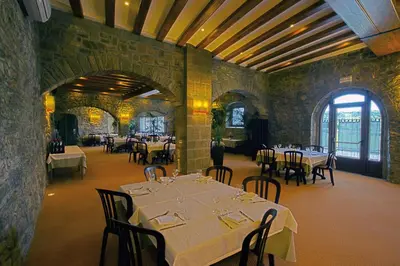 Un restaurante o sitio para comer en Hostal Palouet de Segarra