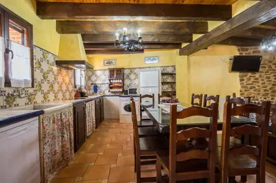 Una cocina o zona de cocina en La Casona de Aldealobos