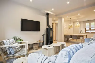 Una televisión o centro de entretenimiento en Luderna - Apartamento Dera Airola